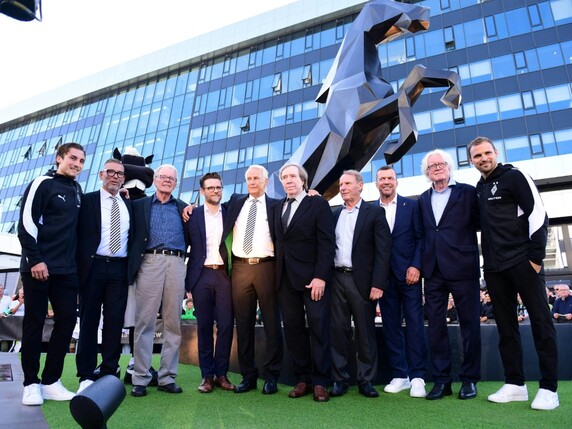 Gladbach feiert mit viel Prominenz - Fohlen-Statue enthüllt