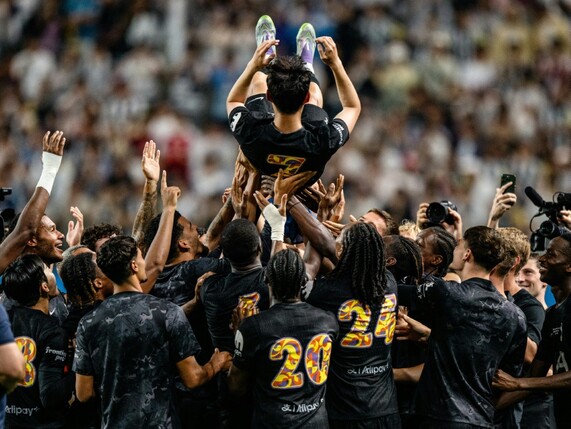 Mit den "Seoul-Mates": Son feiert emotionalen Spurs-Abschied