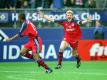 Effenberg bejubelt die Last-Minute-Meisterschaft 2001 (Quelle: FIRO/SID)