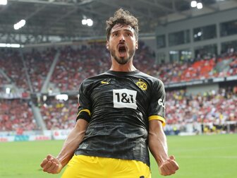 Hummels beim Abschied nochmal im BVB-Trikot Hummels beim Abschied nochmal im BVB-Trikot