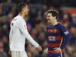 Cristiano Ronaldo (l) und Lionel Messi beim Clásico im April 2016. Foto: Alejandro Garcia