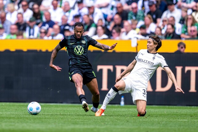 Ko Itakura (r) spielt in der kommenden Saison nicht mehr für Borussia Mönchengladbach.