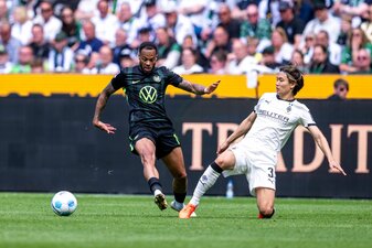 Ko Itakura (r) spielt in der kommenden Saison nicht mehr für Borussia Mönchengladbach. Ko Itakura (r) spielt in der kommenden Saison nicht mehr für Borussia Mönchengladbach.