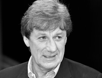 Ärger bei Rot-Weiss Essen wegen einer Todesanzeige für Frank Mill. Ärger bei Rot-Weiss Essen wegen einer Todesanzeige für Frank Mill.