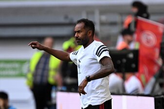 Gerät unter Druck: Düsseldorfs Trainer Daniel Thioune. Gerät unter Druck: Düsseldorfs Trainer Daniel Thioune.