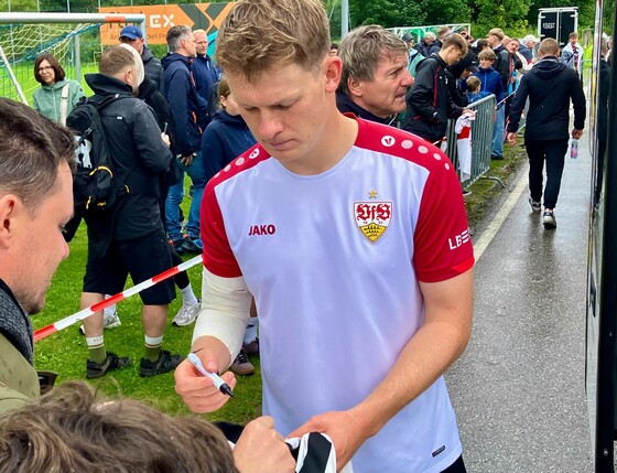 Stuttgarts Torwart Alexander Nübel kämpft mit Problemen am Ellenbogen.