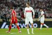 Kein Wechsel ins andere Trikot: Woltemade bleibt beim VfB. Foto: Daniela Porcelli/Getty Images