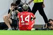 Bayerns Luis Díaz bejubelt sein Tor zum zwischenzeitlichen 2:0 in Stuttgart.