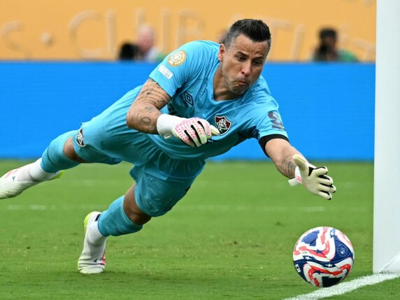 1390 Partien: Fluminense-Keeper Fabio stellt Spielrekord ein