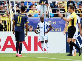 Schalke mit Mühe weiter - Wirbel um Antwi-Adjei Schalke mit Mühe weiter - Wirbel um Antwi-Adjei