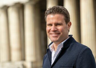 Agiert als Losfee: Ex-Referee Felix Brych. Agiert als Losfee: Ex-Referee Felix Brych.