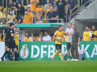 Der Mainzer Trainer Bo Henriksen (r) ist für ein DFB-Pokalspiel gesperrt worden. Der Mainzer Trainer Bo Henriksen (r) ist für ein DFB-Pokalspiel gesperrt worden.