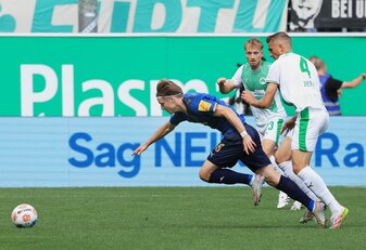Nach einem starken Konter erzielte Jonas Therkelsen (links) die Führung für Kiel. Nach einem starken Konter erzielte Jonas Therkelsen (links) die Führung für Kiel.
