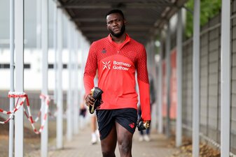 Victor Boniface bleibt vorerst bei Bayer Leverkusen, nachdem seine geplante Leihe zur AC Mailand geplatzt ist. | Foto: Christof Koepsel/Getty Images
