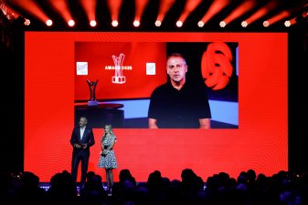 Videobotschaft von Trainer Hansi Flick bei den «Sport Bild»-Awards. Videobotschaft von Trainer Hansi Flick bei den «Sport Bild»-Awards.