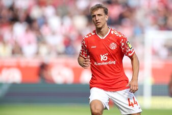 Weiper setzt Unterschrift. Foto: Alex Grimm/Getty Images Weiper setzt Unterschrift. Foto: Alex Grimm/Getty Images