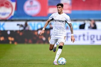 Piero Hincapie trägt wohl bald nicht mehr das Trikot von Bayer Leverkusen Piero Hincapie trägt wohl bald nicht mehr das Trikot von Bayer Leverkusen