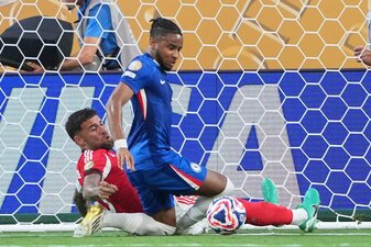 Der Ex-Leipziger Christopher Nkunku (r) wechselt vom FC Chelsea zur AC Mailand. Der Ex-Leipziger Christopher Nkunku (r) wechselt vom FC Chelsea zur AC Mailand.