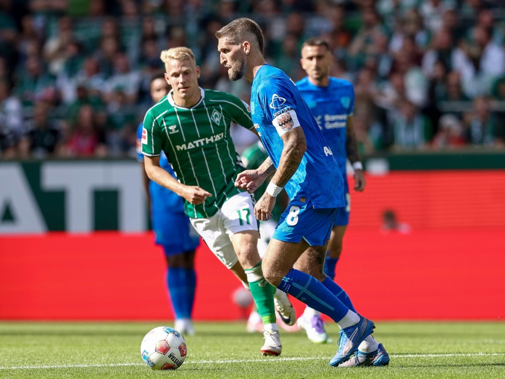 Gegen zehn Bremer: Leverkusen verspielt klare Führung