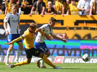 Dank Elfmeter: Schalke schiebt sich in die Spitzengruppe Dank Elfmeter: Schalke schiebt sich in die Spitzengruppe