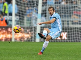 Senad Lulic beleidigt Rüdiger nach dem Hauptstadtderby (Quelle: PIXATHLON/SID) Senad Lulic beleidigt Rüdiger nach dem Hauptstadtderby (Quelle: PIXATHLON/SID)