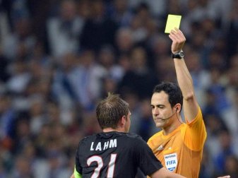Philipp Lahm droht bei einer weiteren gelben Karte eine Sperre im Achtelfinale der Champions League. Foto: Sven Hoppe
<br>dpa-infocom GmbH Philipp Lahm droht bei einer weiteren gelben Karte eine Sperre im Achtelfinale der Champions League. Foto: Sven Hoppe
<br>dpa-infocom GmbH