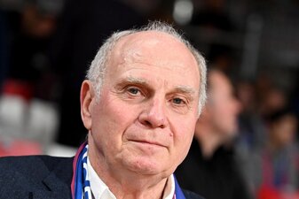 Uli Hoeneß erhielt den Ehrenpreis der DFL. Uli Hoeneß erhielt den Ehrenpreis der DFL.