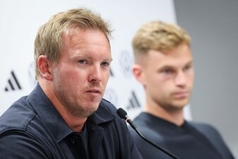 Julian Nagelsmann (l) und Joshua Kimmich bei der Pressekonferenz in Bratislava. Julian Nagelsmann (l) und Joshua Kimmich bei der Pressekonferenz in Bratislava.
