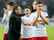 Leipzigs Sportdirektor Ralf Rangnick freut sich mit seinen Spielern über den Sieg gegen Schalke 04. Foto: Jan Woitas
<br>dpa-infocom GmbH