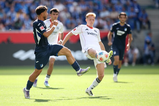 Mutter verbot Wechsel: Larsson bleibt bei der Eintracht. Foto: Alex Grimm/Getty Images