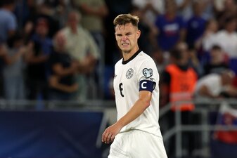 Die Miene sagt alles: Kapitän Joshua Kimmich nach dem Schlusspfiff. Die Miene sagt alles: Kapitän Joshua Kimmich nach dem Schlusspfiff.