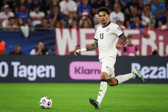 Wurde Opfer von rassistischen Kommentaren: Frankfurts Nnamdi Collins. Wurde Opfer von rassistischen Kommentaren: Frankfurts Nnamdi Collins.