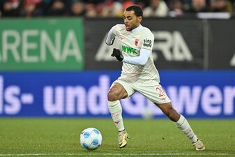 Alexis Claude-Maurice bleibt dem FC Ausgsburg erhalten. | Foto: Sebastian Widmann/Getty Images Alexis Claude-Maurice bleibt dem FC Ausgsburg erhalten. | Foto: Sebastian Widmann/Getty Images