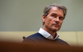 Der frühere Nationalspieler Jens Lehmann will laut einem Medienbericht bei 1860 München einsteigen. Der frühere Nationalspieler Jens Lehmann will laut einem Medienbericht bei 1860 München einsteigen.
