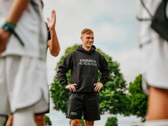 Kimmich eröffnet Fußball-Akademie Kimmich eröffnet Fußball-Akademie