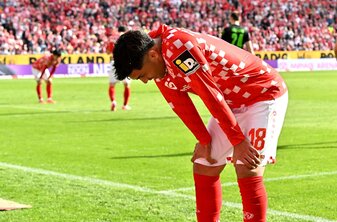 Nadiem Amiri hat heftige Kritik an der Leistung des FSV Mainz 05 im Spiel gegen RB Leipzig geübt. Nadiem Amiri hat heftige Kritik an der Leistung des FSV Mainz 05 im Spiel gegen RB Leipzig geübt.