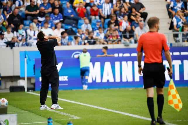 Wieder nichts: Ein frustrierter Miroslav Klose in Karlsruhe.