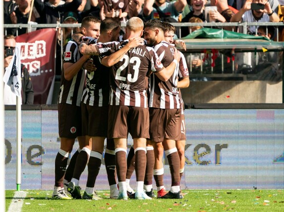 Sieg auch gegen Augsburg: Pauli sichert sich Startrekord