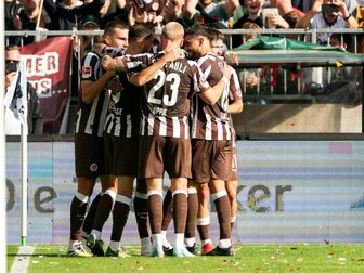 Sieg auch gegen Augsburg: Pauli sichert sich Startrekord Sieg auch gegen Augsburg: Pauli sichert sich Startrekord