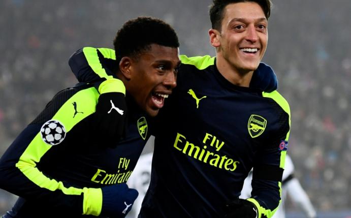 4:1-Erfolg für Mesut Özil und den FC Arsenal (Quelle: SID)