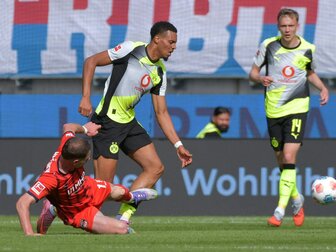 Nach Rot gegen den BVB: Siwsiwadse für drei Spiele gesperrt Nach Rot gegen den BVB: Siwsiwadse für drei Spiele gesperrt
