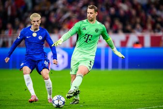 Manuel Neuer (r) in Aktion bei seinem 100. Sieg in der Champions League. Manuel Neuer (r) in Aktion bei seinem 100. Sieg in der Champions League.