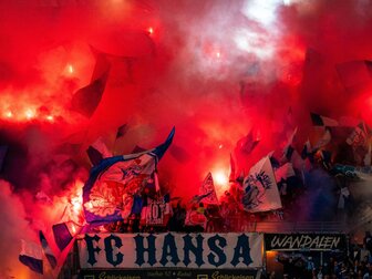 Pyro in Rostock: Neunjähriger "schwer verletzt" Pyro in Rostock: Neunjähriger "schwer verletzt"