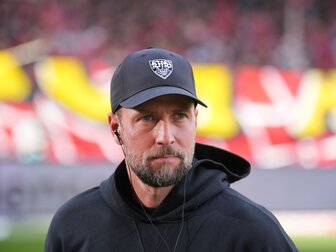 Trainer Sebastian Hoeneß und der VfB treffen am Freitag auf St. Pauli. (Archivbild) Trainer Sebastian Hoeneß und der VfB treffen am Freitag auf St. Pauli. (Archivbild)