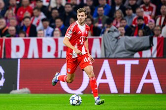 Bayern-Verteidiger Josip Stanisic hat sich im Champions-League-Spiel gegen den FC Chelsea offenbar nicht ernsthaft verletzt.