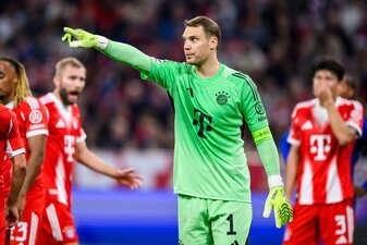 Manuel Neuer führt die Bayern als Torwart und Kapitän an. Manuel Neuer führt die Bayern als Torwart und Kapitän an.