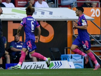 FCA: Böse Klatsche für Trainer Wagner FCA: Böse Klatsche für Trainer Wagner