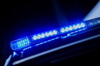 Die Polizei ermittelt nach einer Auseinandersetzung zwischen gewaltbereiten Fußballfans in Dortmund (Symbolbild) Die Polizei ermittelt nach einer Auseinandersetzung zwischen gewaltbereiten Fußballfans in Dortmund (Symbolbild)