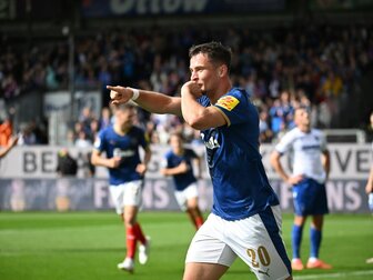 Holstein Kiel fügt Karlsruhe erste Niederlage zu Holstein Kiel fügt Karlsruhe erste Niederlage zu