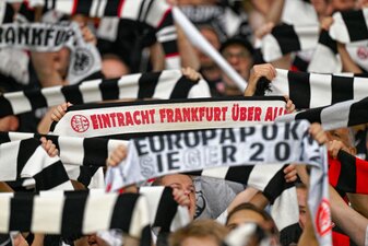 Eintracht Frankfurt muss im Auswärtsspiel in Neapel auf einen großen Teil seiner Fans verzichten Eintracht Frankfurt muss im Auswärtsspiel in Neapel auf einen großen Teil seiner Fans verzichten